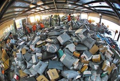 中国发美国集装箱爆仓 中国输美集装箱1个最高涨价1500美元