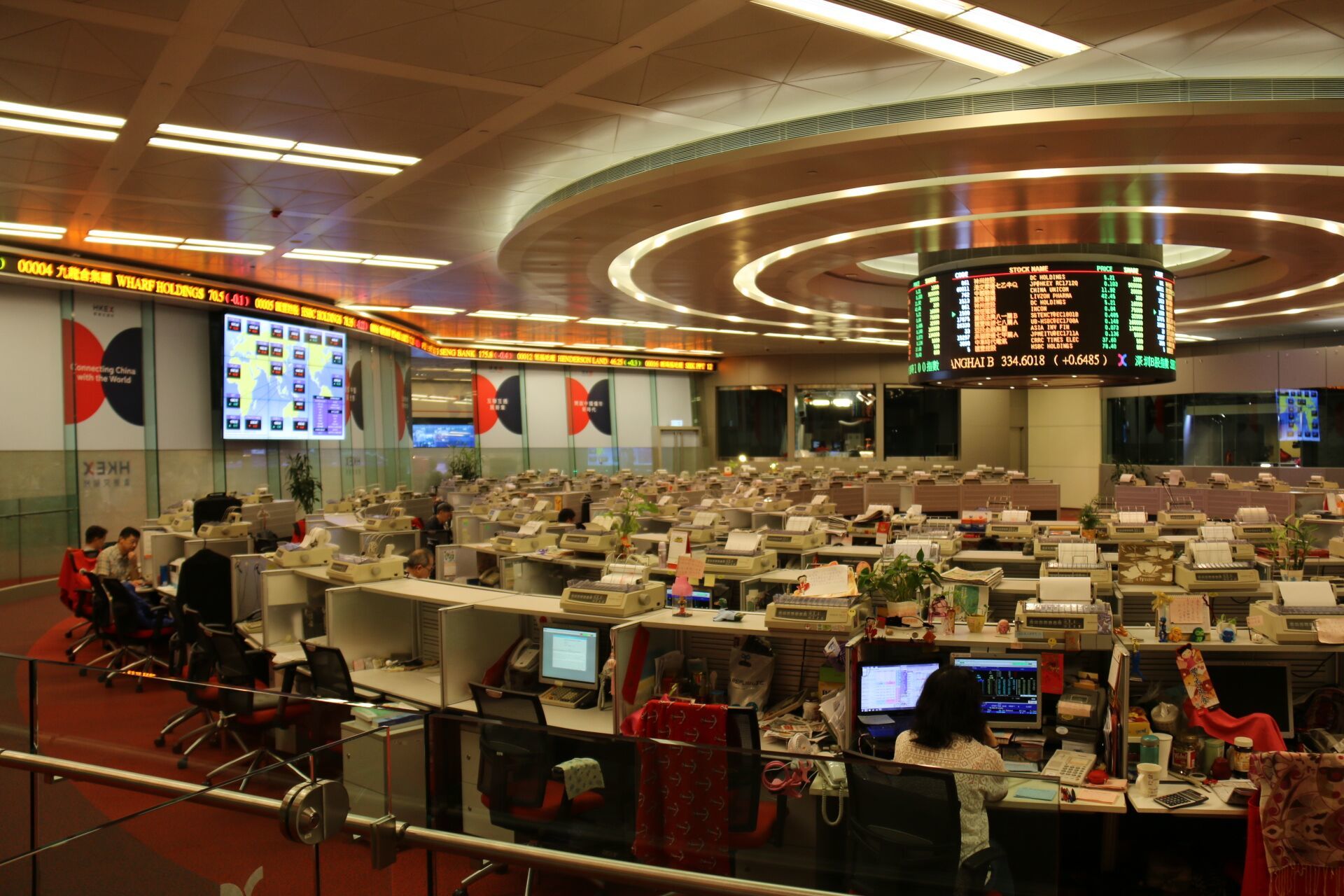 摩根大通在香港交易所的持股比例于8月5日从709%降至696%